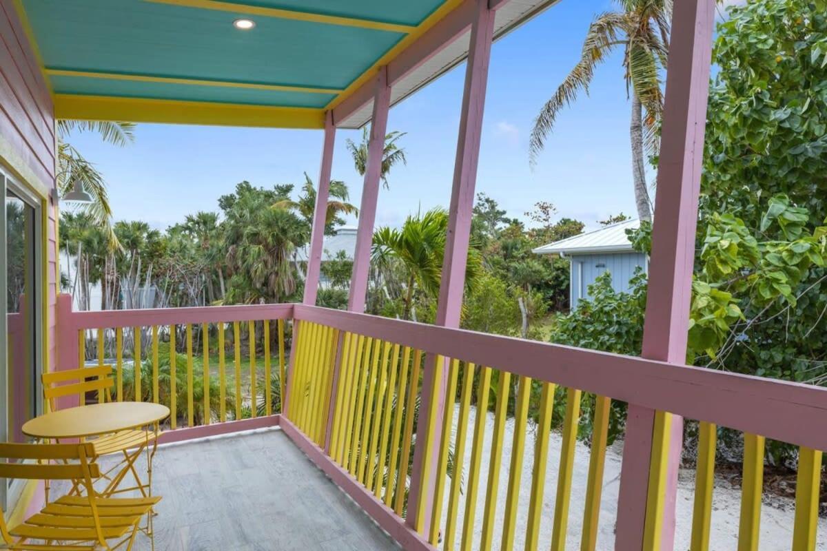Charming Suite With Balcony And Bikes At Historic Sandpiper Inn Sanibel Eksteriør billede