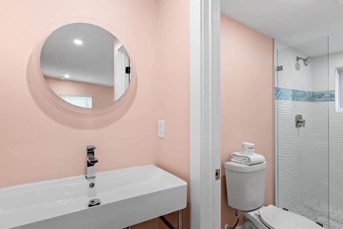 Charming Suite With Balcony And Bikes At Historic Sandpiper Inn Sanibel Eksteriør billede