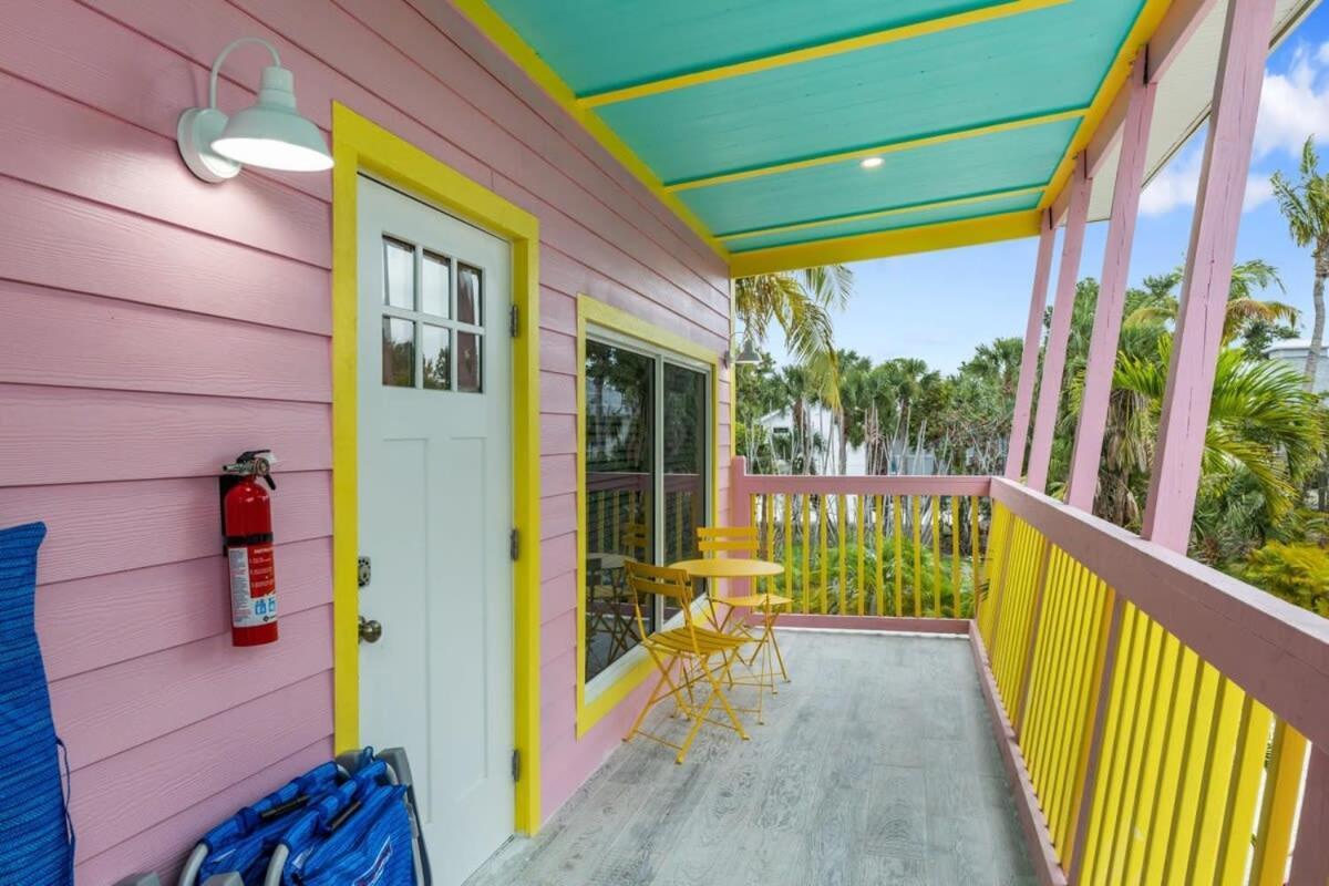 Charming Suite With Balcony And Bikes At Historic Sandpiper Inn Sanibel Eksteriør billede