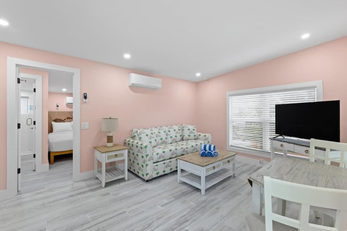 Charming Suite With Balcony And Bikes At Historic Sandpiper Inn Sanibel Eksteriør billede