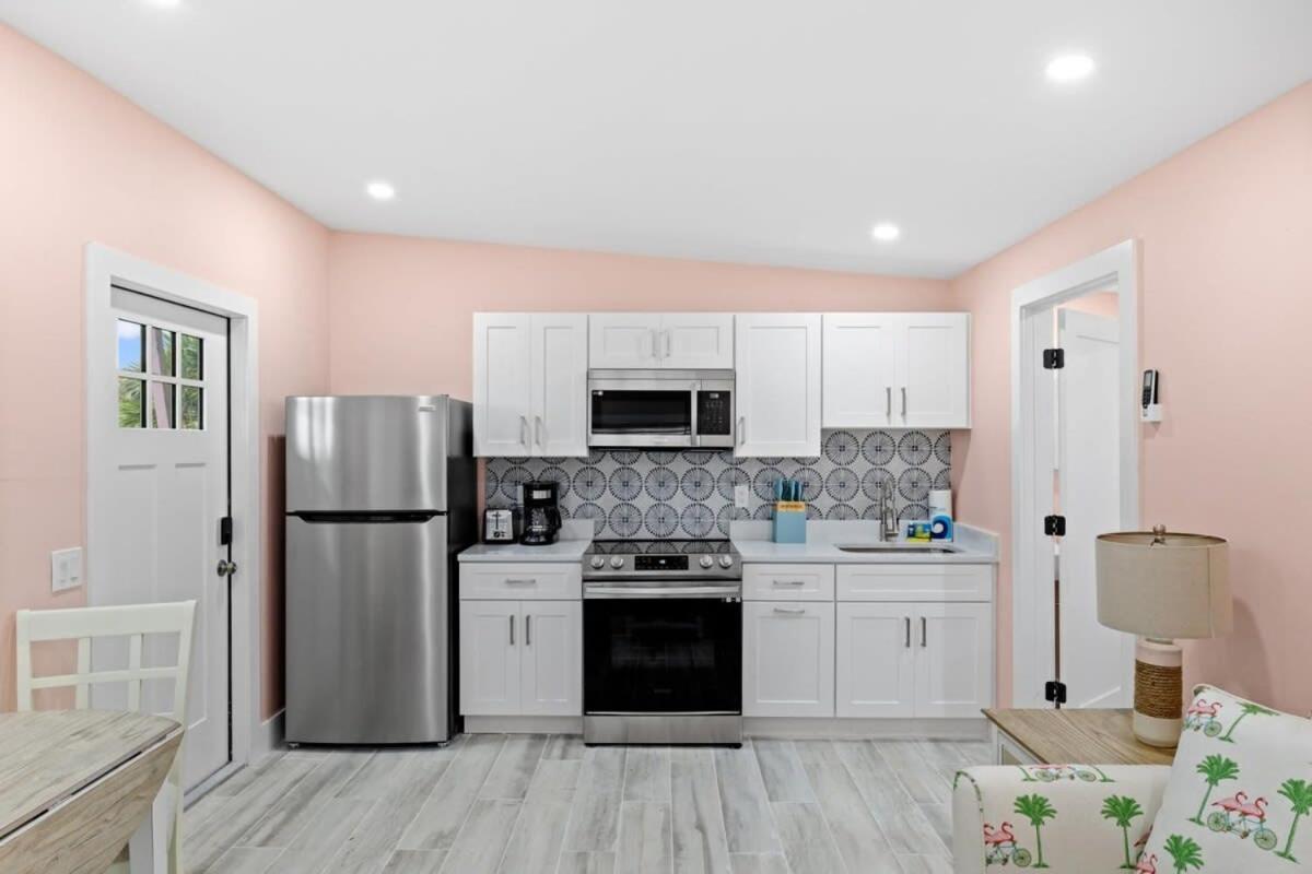 Charming Suite With Balcony And Bikes At Historic Sandpiper Inn Sanibel Eksteriør billede