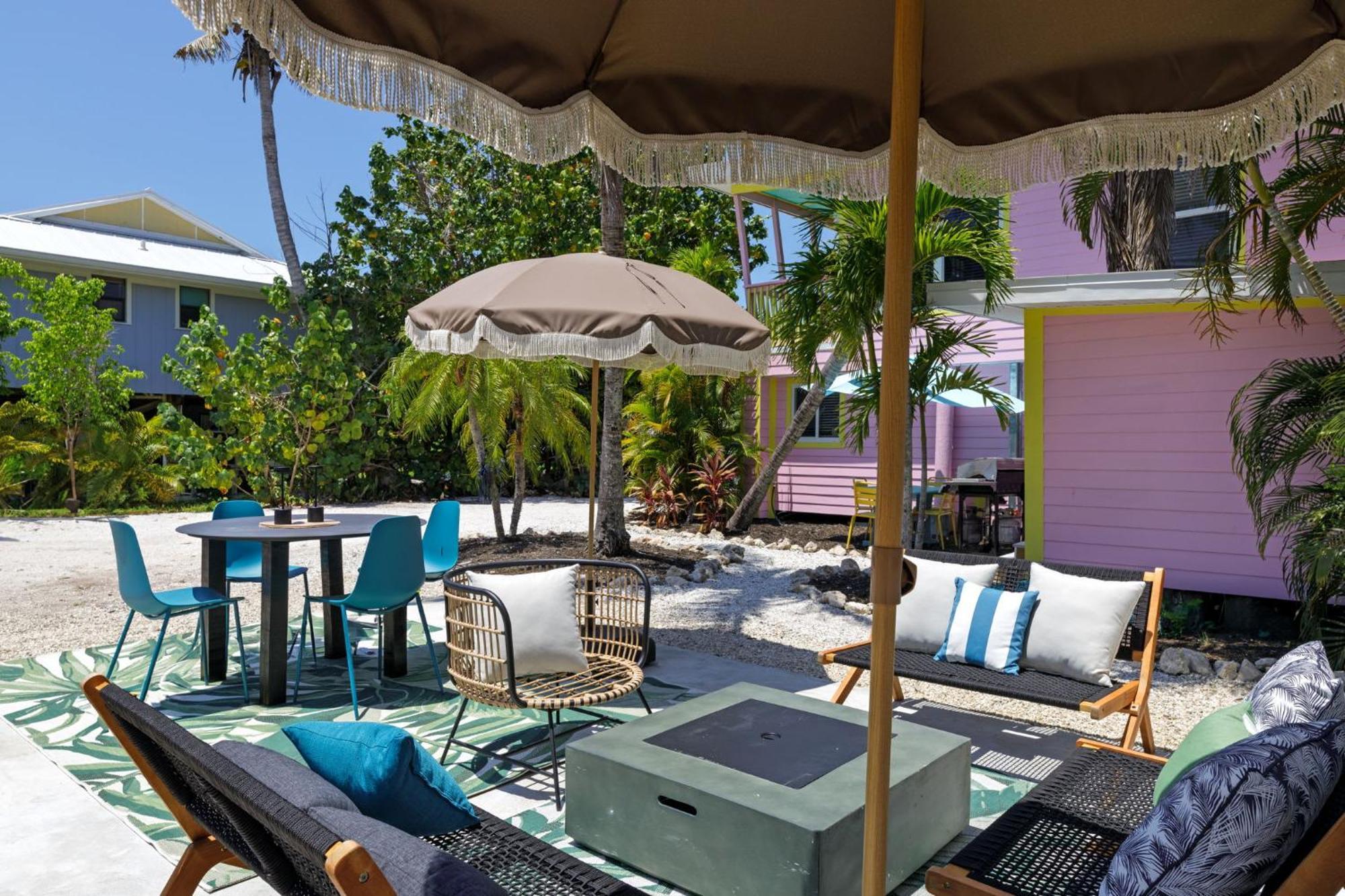Charming Suite With Balcony And Bikes At Historic Sandpiper Inn Sanibel Eksteriør billede